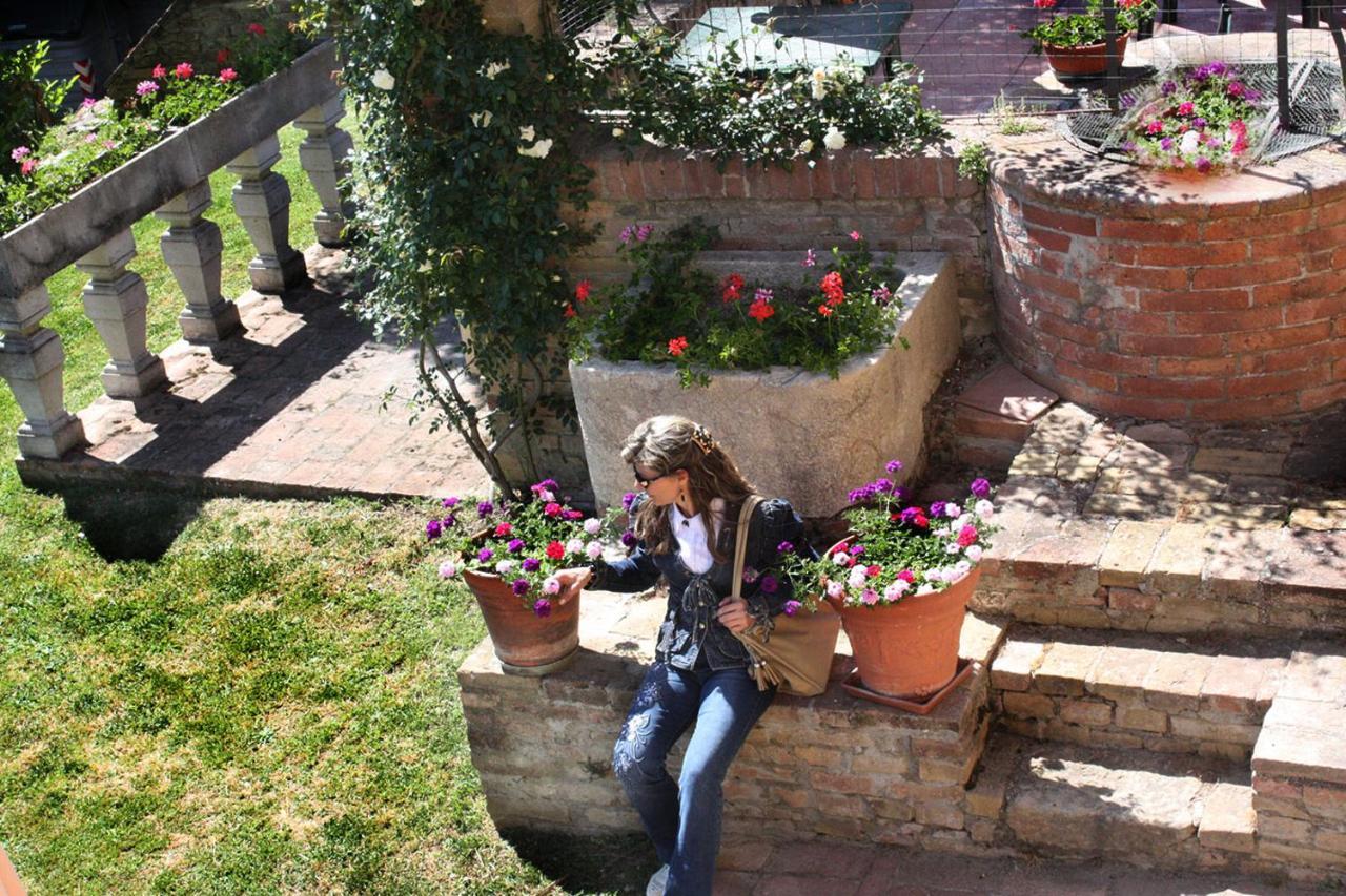 Agriturismo La Grotta Di Montecchino Siena Exteriör bild